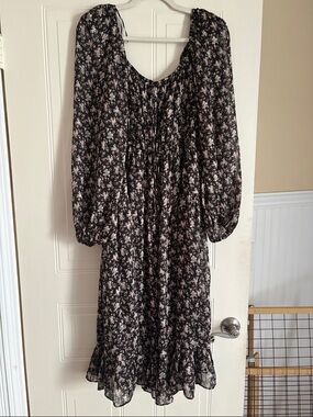 Astr Floral Peasant Midi Dress in Black and Cream